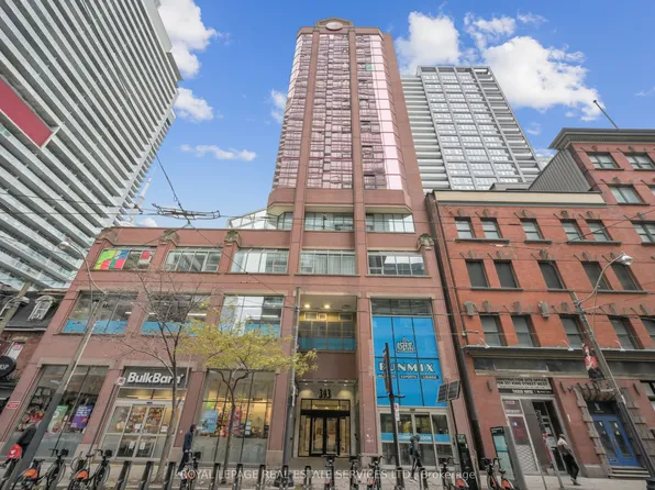 393 King St W #904, Toronto, ON M5V 3G8