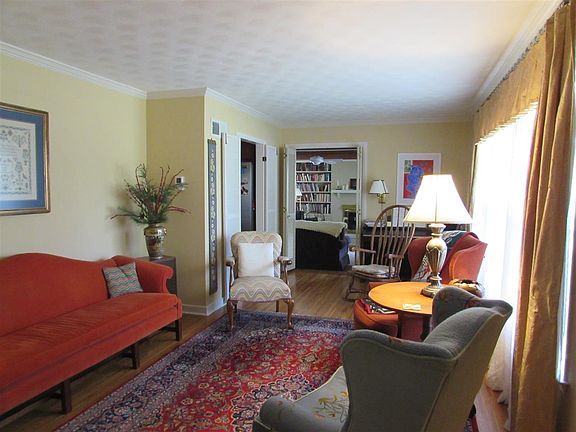 4th image of 1106 Country Club Ln