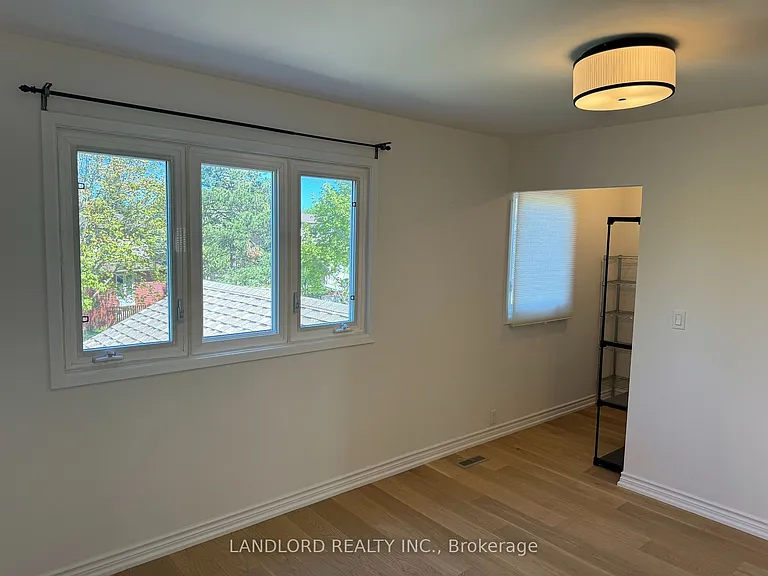 19 Vanessa Rd — Photo 18