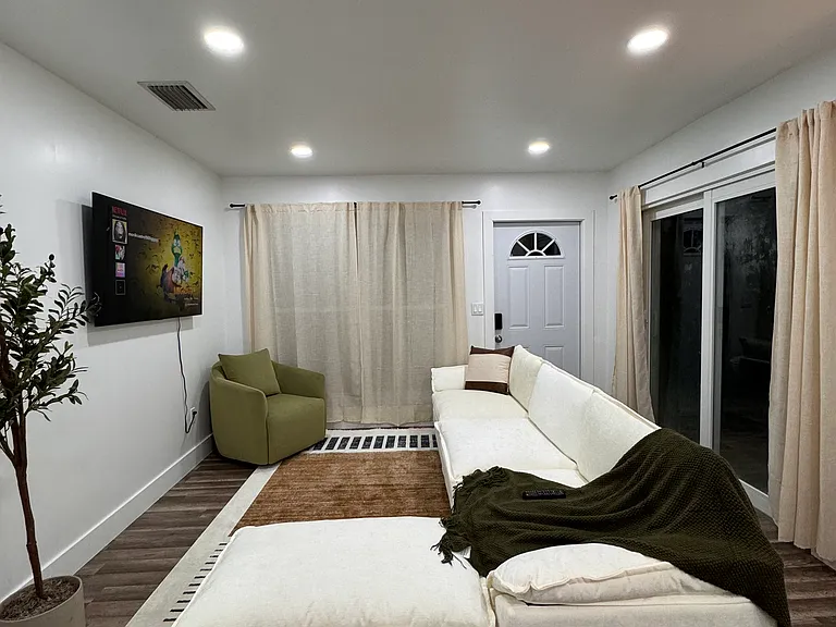 22258 Beverly Ave — Photo 11