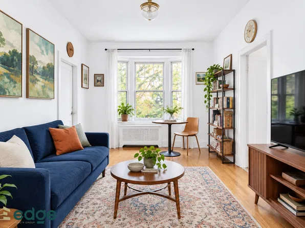 600 Park Place image 1 of 5