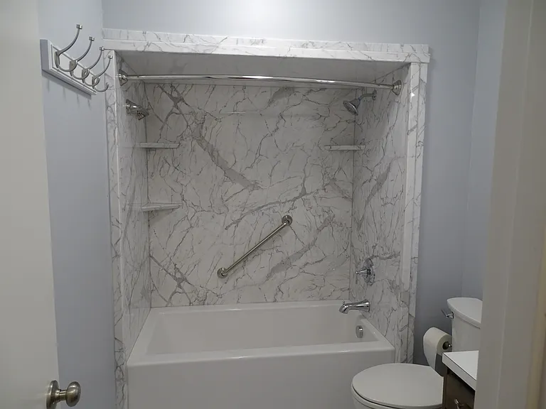 Family/guest bath