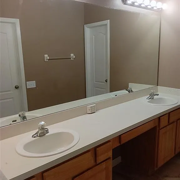7724 Outerbridge St — Photo 13