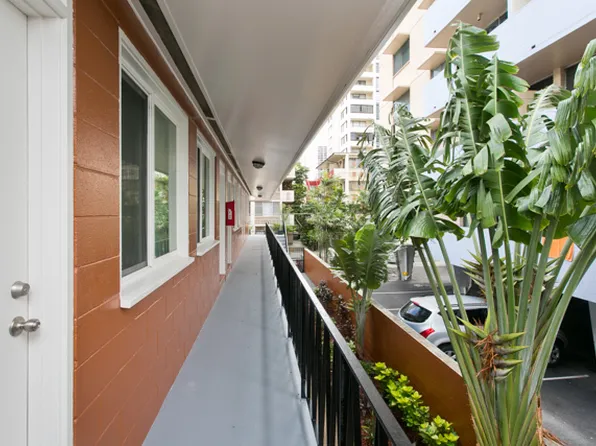 242 Kaiulani Ave, Honolulu, HI 96815