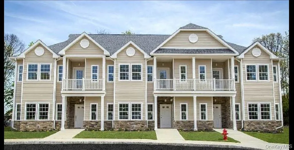 2 bed, 1.5 bath, 7943 sqft, $3,000 — Photo 1