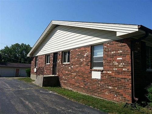 4th image of 5871 Garrett Ln