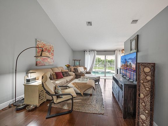 2nd image of 6381 Old Medinah Circle