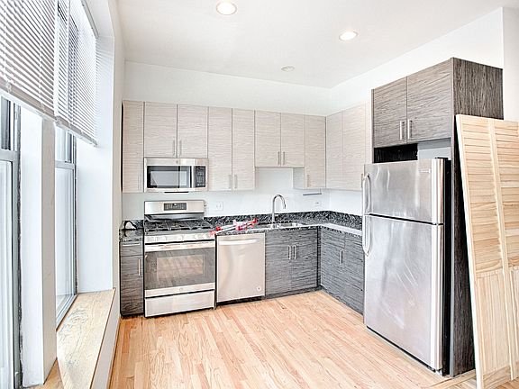 2nd image of 1003 N Ashland Ave APT 3R