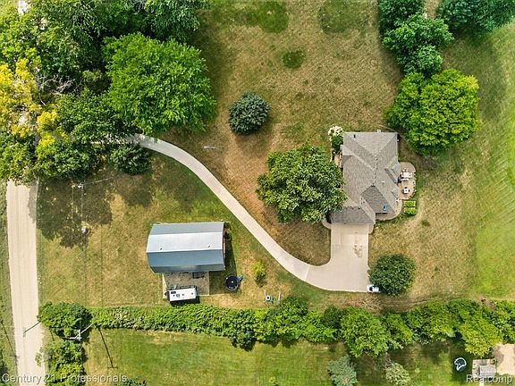3rd image of 5675-36 Mile Rd