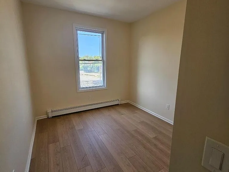 372 Bergen St — Photo 13