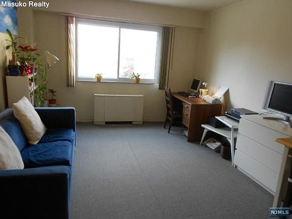 4th image of 2185 Lemoine Ave APT 4OO