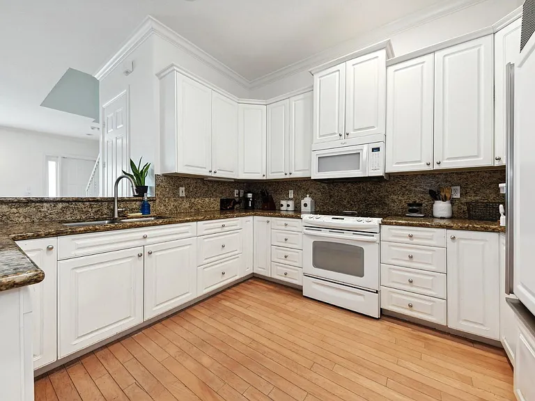 1416 NE 4th Ct #1416 — Photo 9