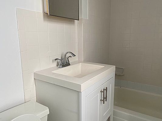 3rd image of 1571 Lexington Ave APT 29