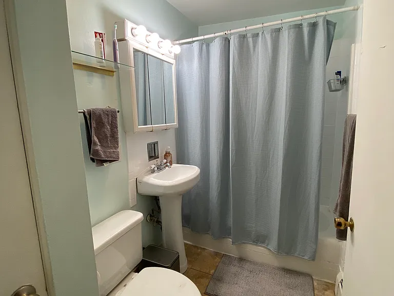 437 W Saint James Pl #3 — Photo 13