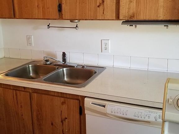 4th image of 4667 Orleans Ct APT B