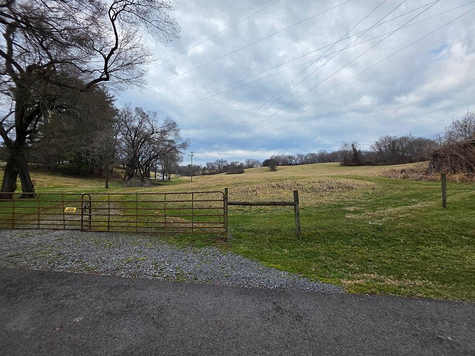 2nd image of Ayres Ln #1