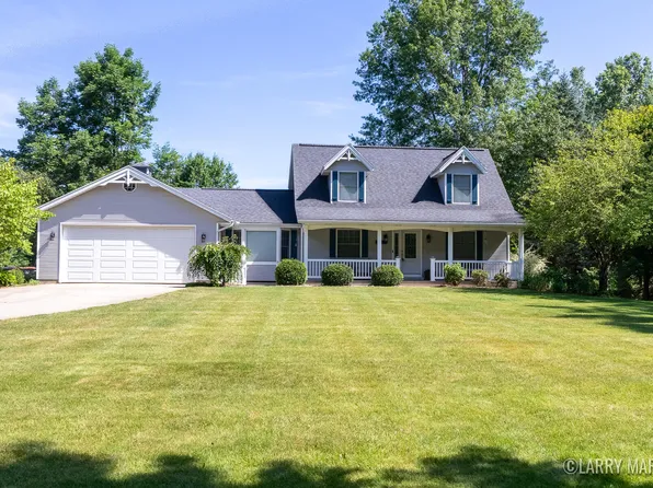 8631 Quincy St, Zeeland, MI 49464