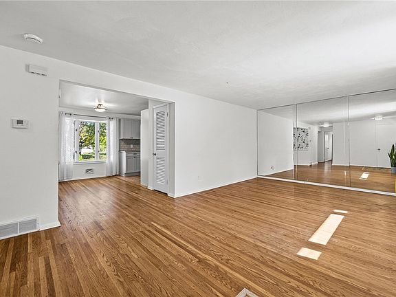 4th image of 295 Galahad Dr