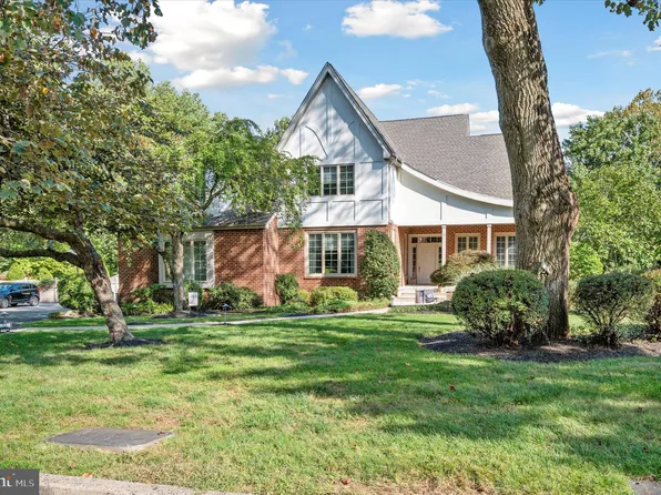 13 S Kings Oak Ln, Philadelphia, PA 19115