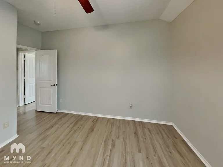 414 Jasmine Cir — Photo 24