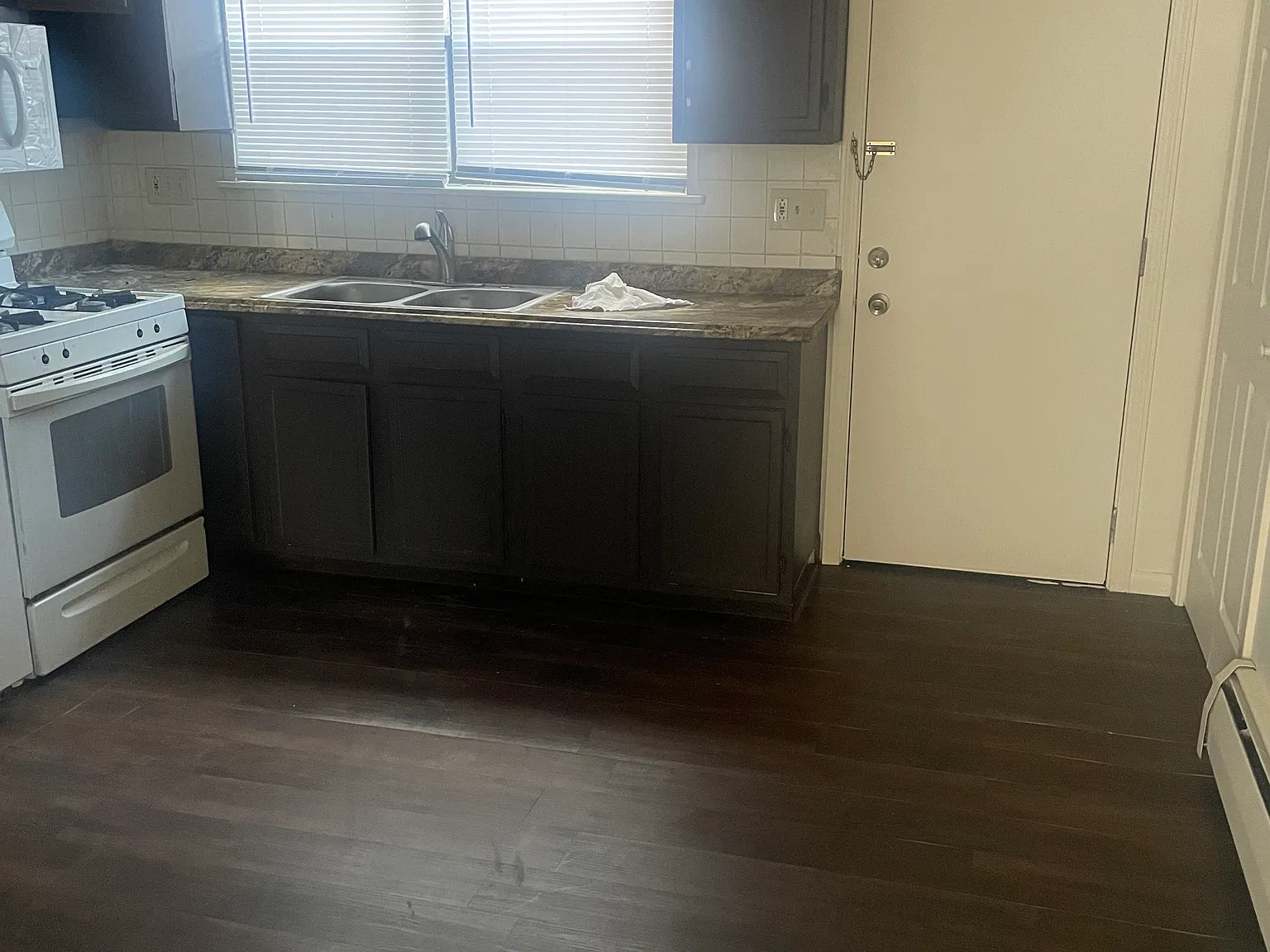 2 bed, 990 sqft, $1,845 — Photo 2