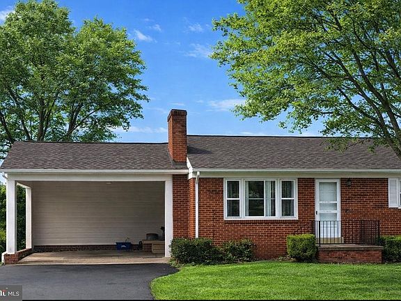 3rd image of 624 Foxcroft Rd