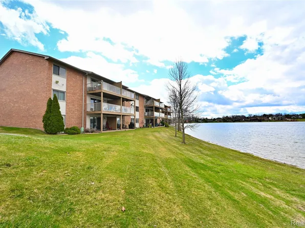 1966 Klingensmith Rd Unit 18C, Bloomfield Hills, MI 48302
