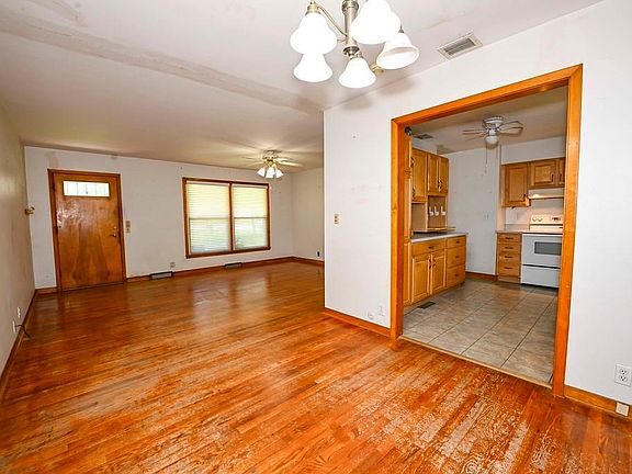 4th image of 5714 N Tracy Ave