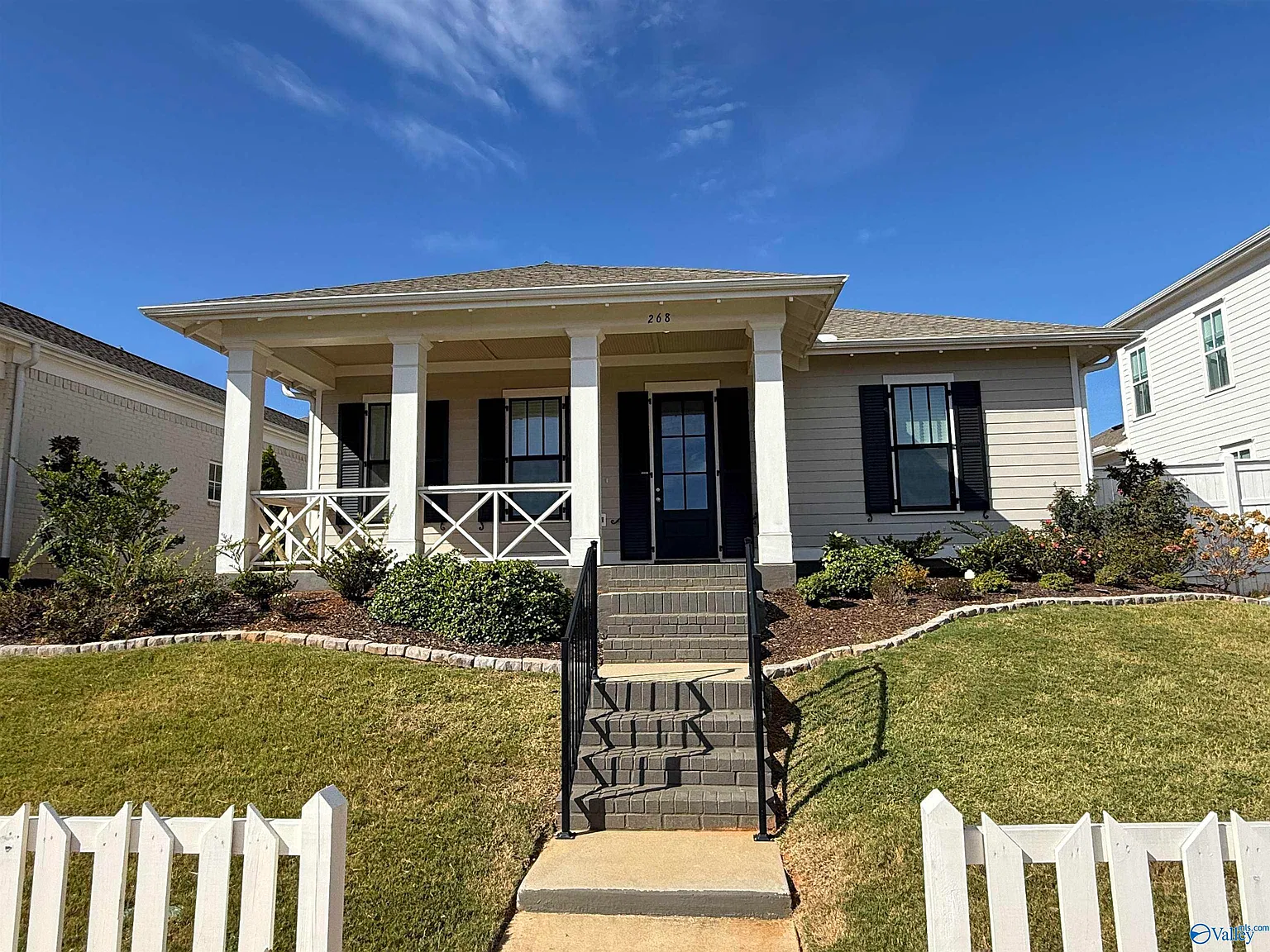 3 bed, 2.5 bath, 2060 sqft, $2,450 — Photo 1