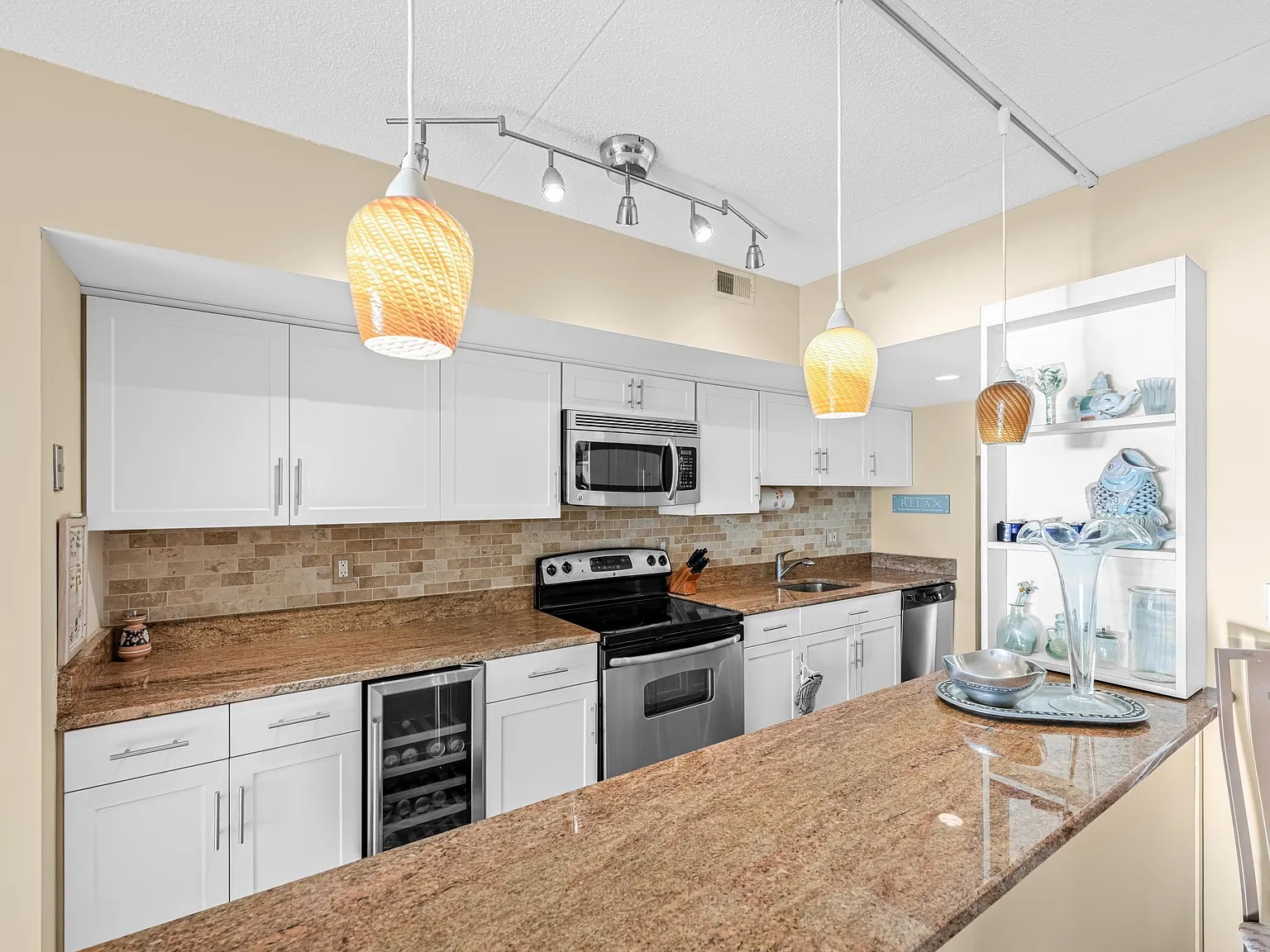 1703 Beach Ter — Photo 3