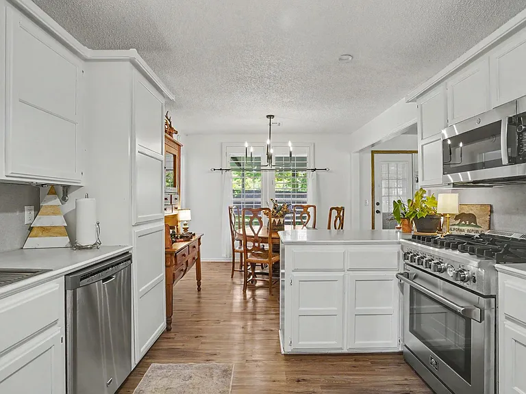 710 Christmas Ln — Photo 10