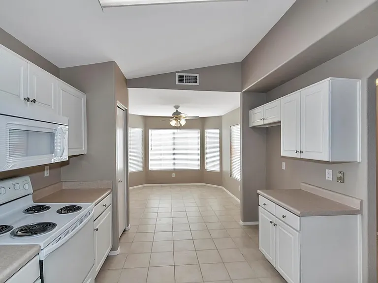 1454 S Oak St — Photo 6