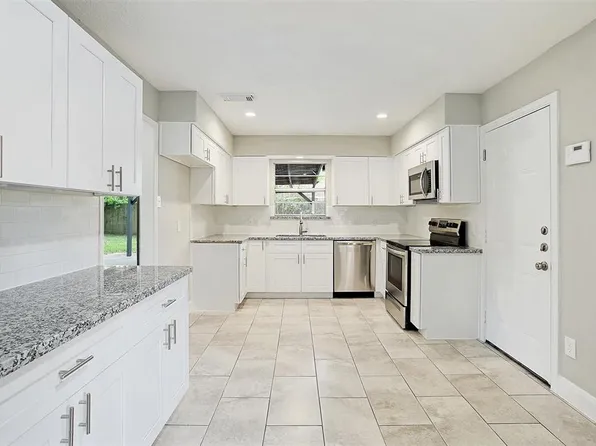 16906 Worden Ln, Friendswood, TX 77546