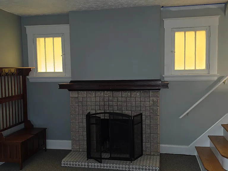 112 Joyce Ave — Photo 2