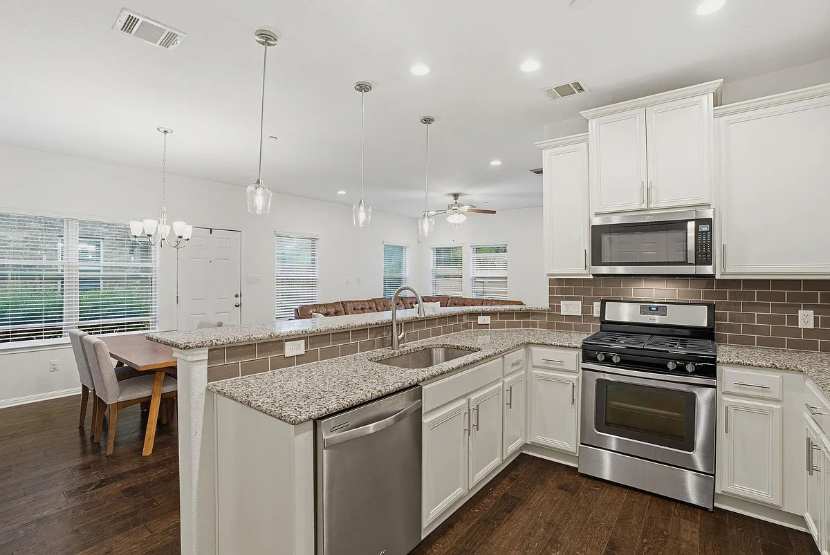 Building Photo - 2304 S Lakeline Blvd #404