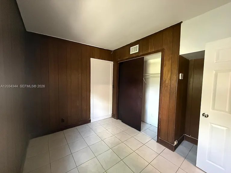 120 NE 7th St #2 — Photo 4