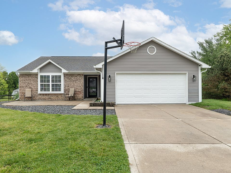 1st image of 221 Creekside Ct
