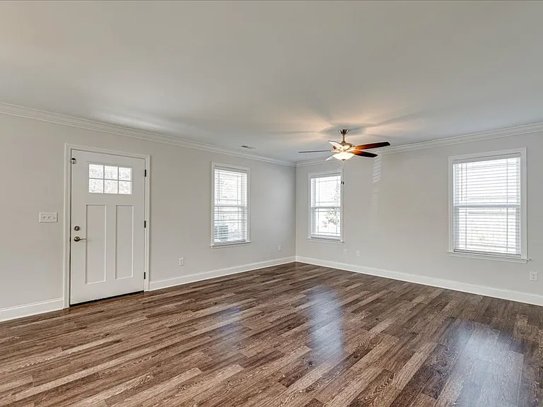 1109 Pond St SE — Photo 6