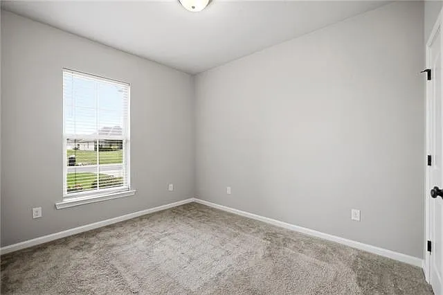 11056 Regency Ave — Photo 15