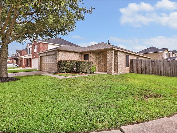 3rd image of 9415 Shaded Pines Dr