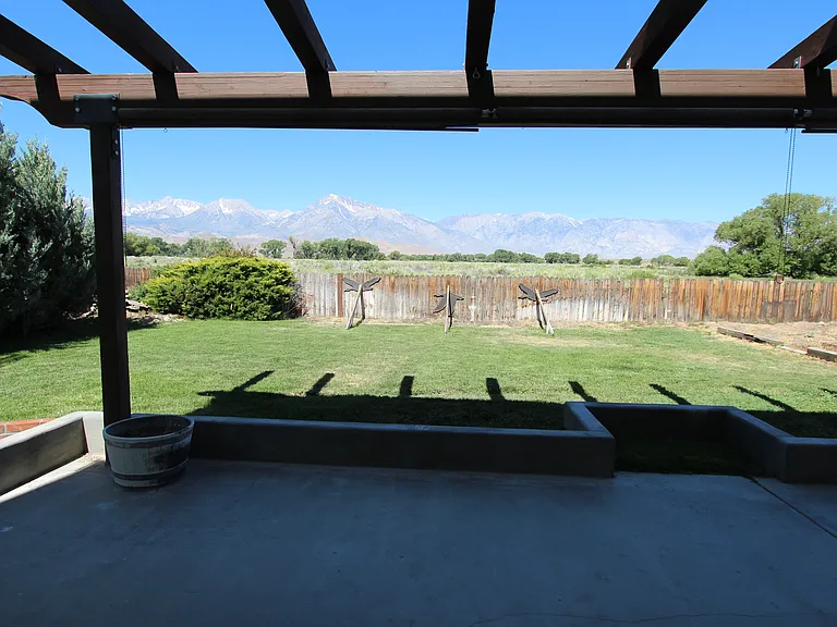 1631 Shoshone Dr — Photo 1