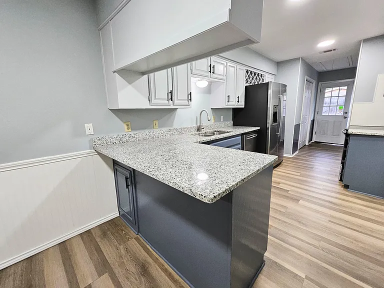 1124 Kathy Ln — Photo 4