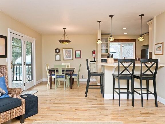 Dining room & Breakfast Bar