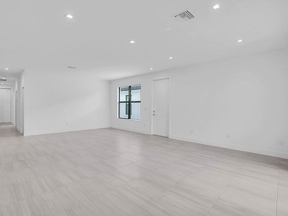 4th image of 10938 Preachers Cove Ln