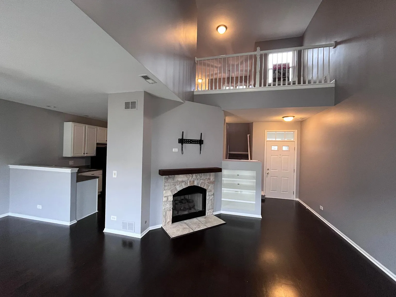 2 bed, 1.5 bath, 1542 sqft, $2,400 — Photo 3