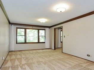 715 Sara Ln, Naperville, IL 60565