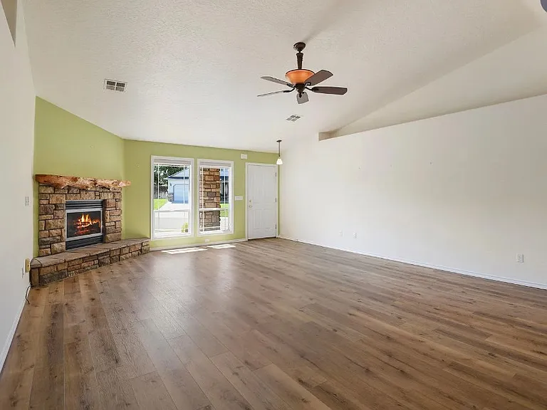 538 W Palmer Dr — Photo 3