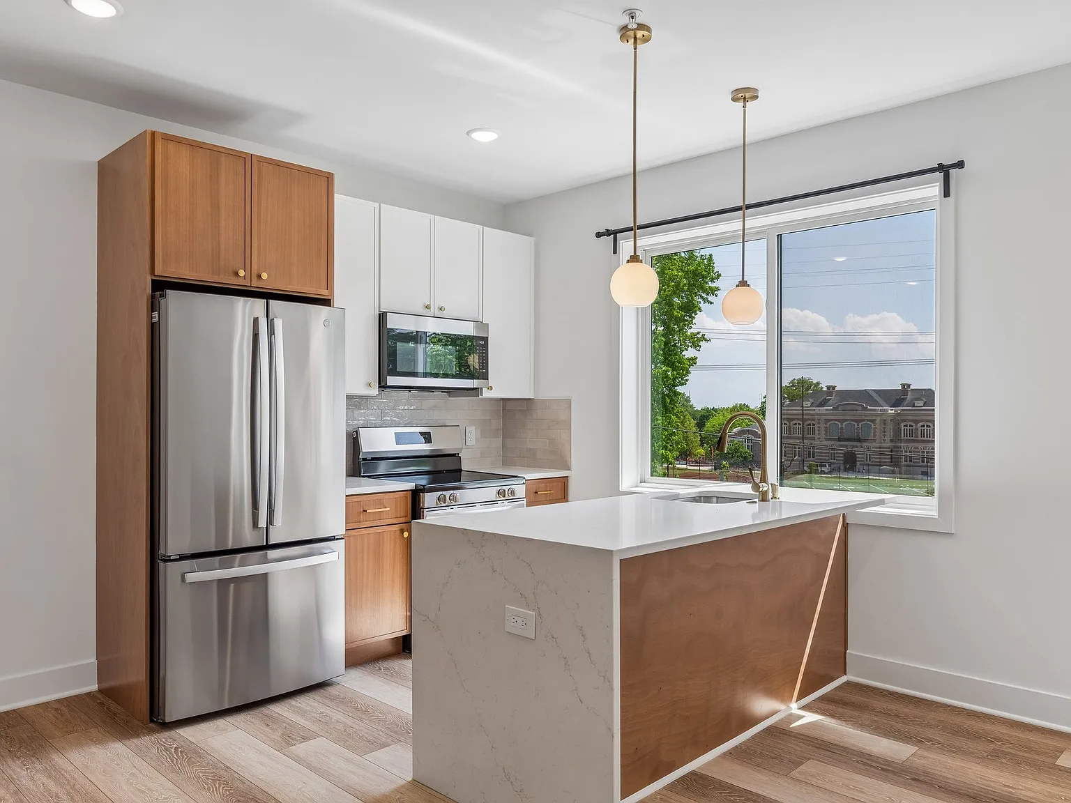 2 bed, 1.5 bath, 945 sqft, $1,960 — Photo 4