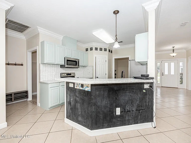 15208 Lisa Dr — Photo 17