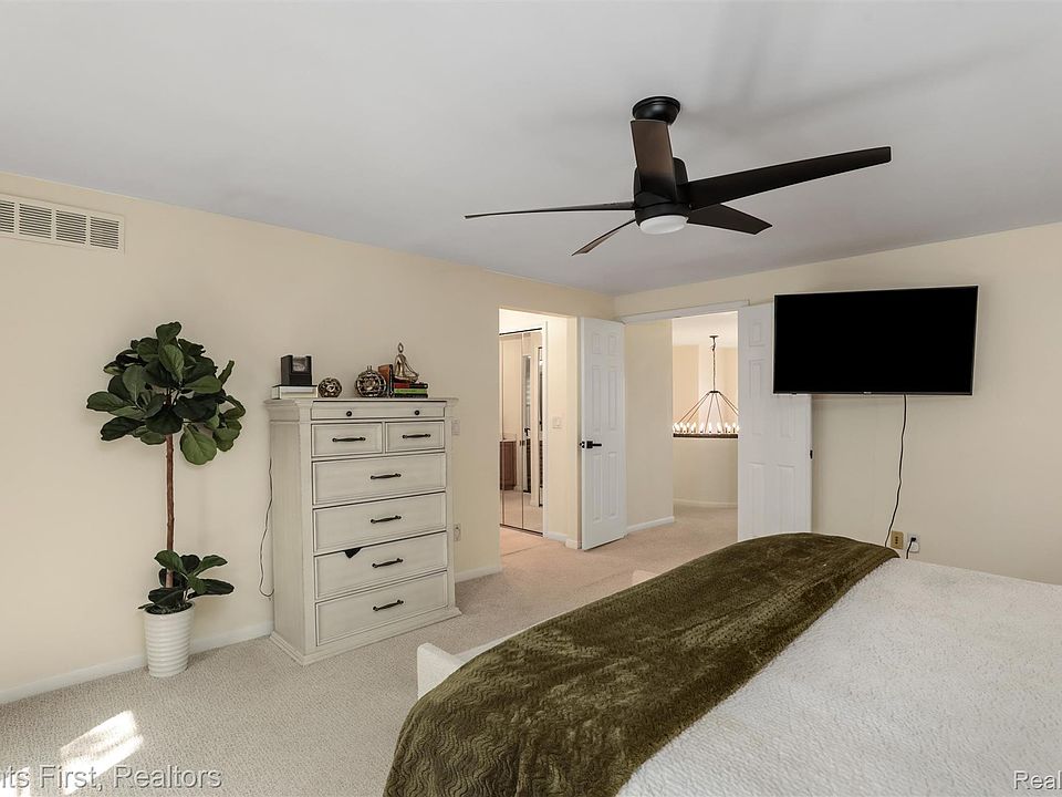 7589 Danbury Cir, photo 26